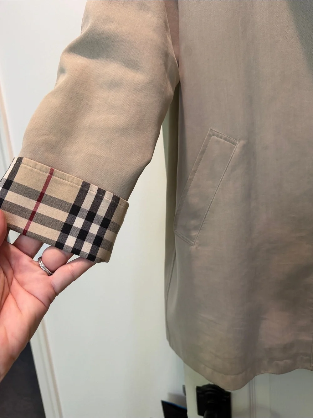 Burberry Beige Trench Coat with Signature Check Sleeve and Lining - Picture 4 of 6